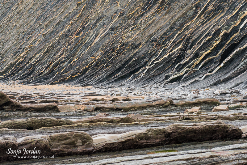 Flysch an der Küste von Deba, Guipuzcoa Provinz, Baskenland, Bizkaia, Spanien