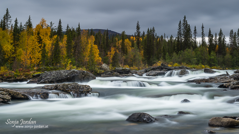 Stromschnellen des Gamajåhkå, Fluss, Kvikkjokk, Laponia, Norrbotten, Lappland, Schweden