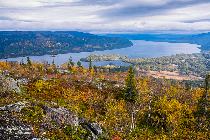 Herbstliche Landschaft, See Saggat, Kvikkjokk Delta, Sarek Nationalpark, Norrbotten, Norrbottens län, Laponia, Lappland, Schweden